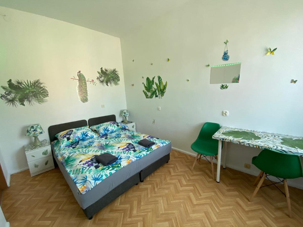 Apartment Jungle *